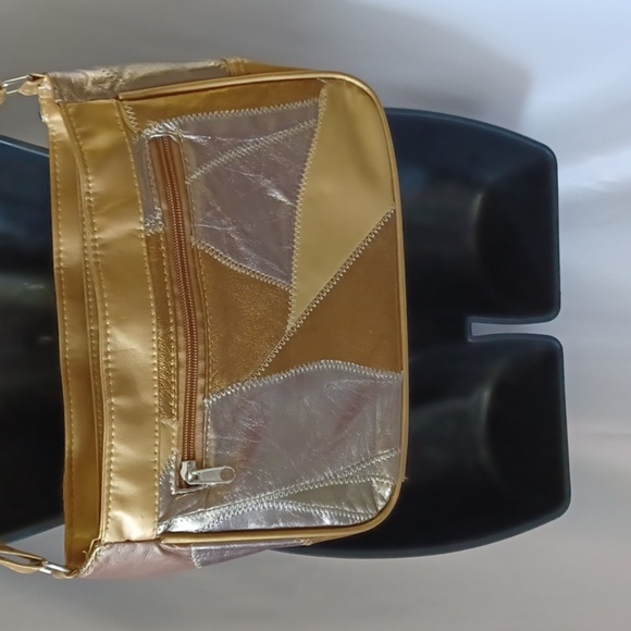 Silver and Gold Metallic quilt style purse, 70s style with coin purse - Picture 4 of 6